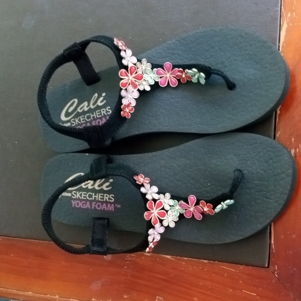Women's Skechers yoga foam Cali sandals size 9 NWOT